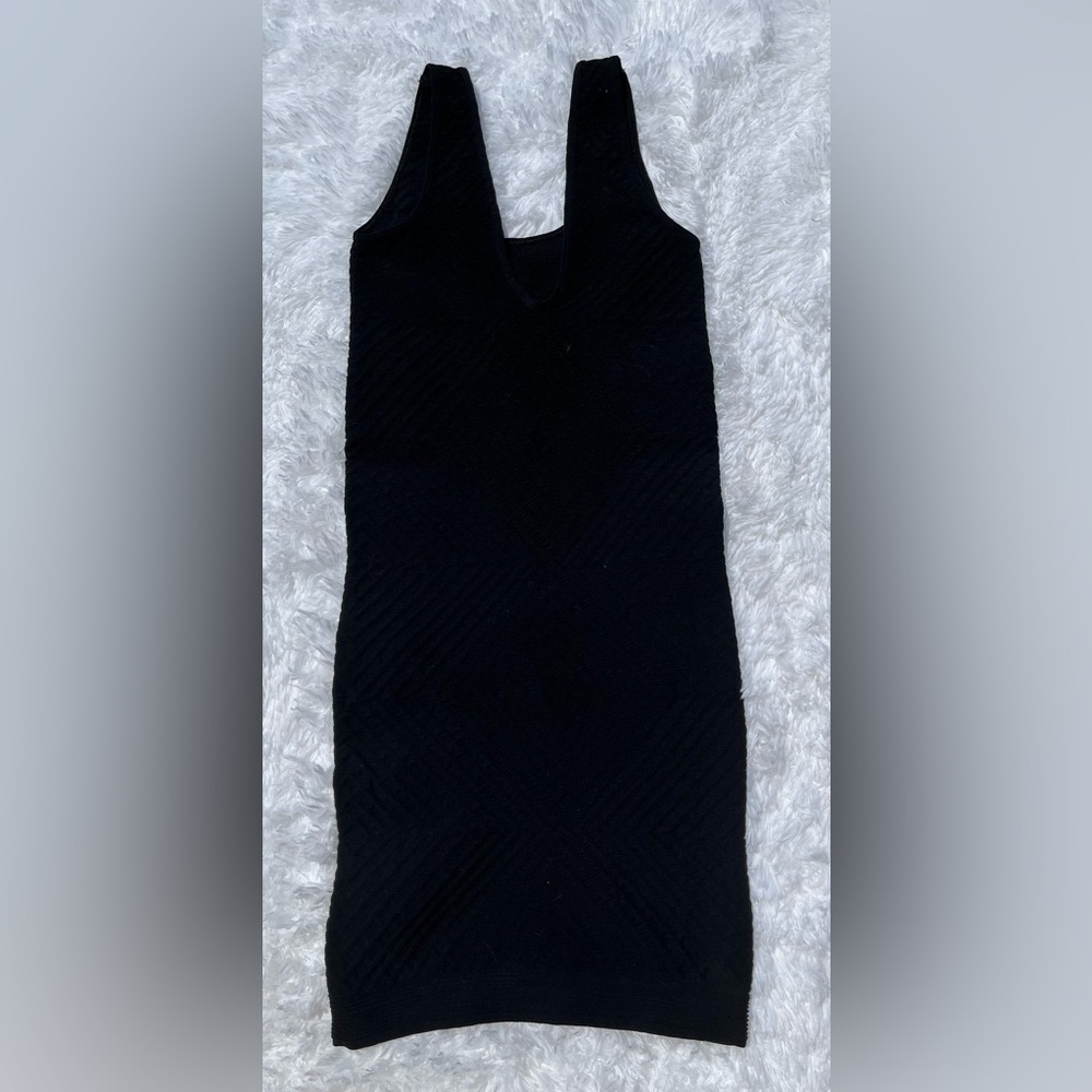 BCBGENERATION BLACK SLEEVESS BODYCON DRESS. SIZE XS/S
